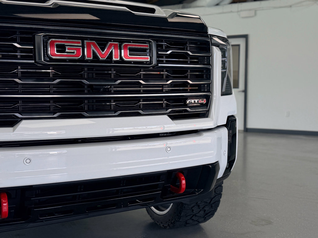 Used 2025 GMC Sierra 2500 AT4 image 11