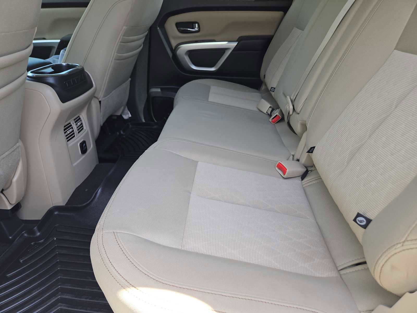 Used 2018 Nissan Titan SV w/ SV Convenience Package RWD image 27