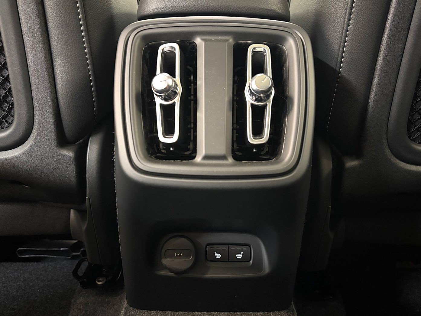 New 2026 Volvo XC40 B5 Core w/ Protection Package Premier AWD/4WD image 34