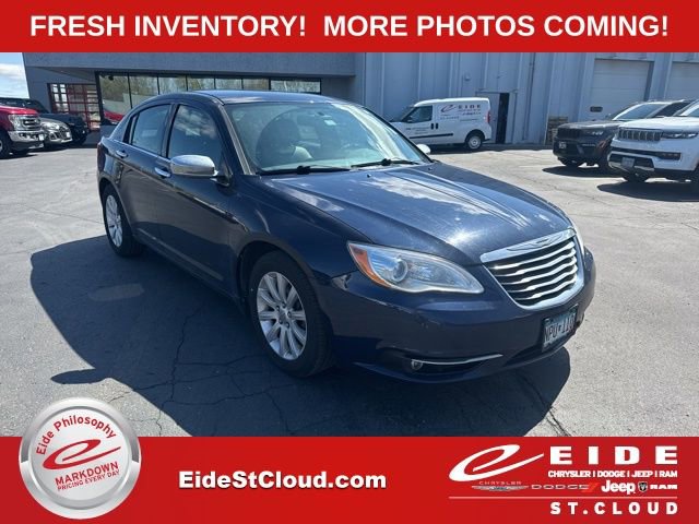Used 2013 Chrysler 200 Limited FWD image 1