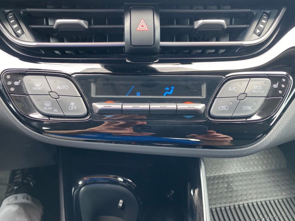 Used 2022 Toyota C-HR Limited FWD image 13