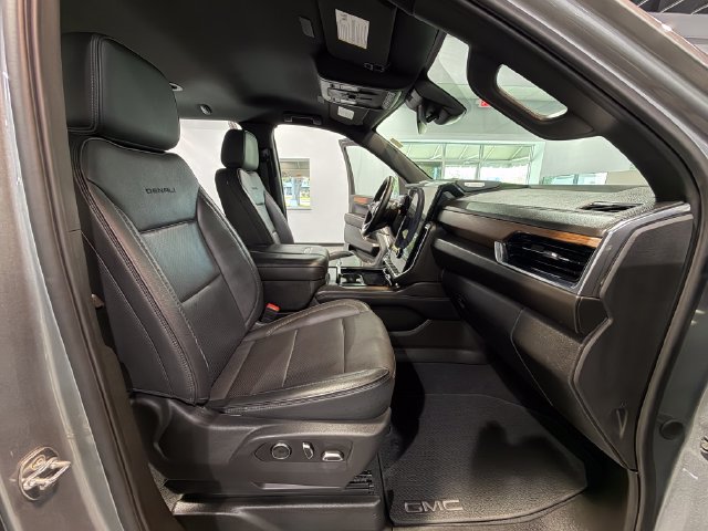 Used 2025 GMC Yukon Denali AWD/4WD image 13