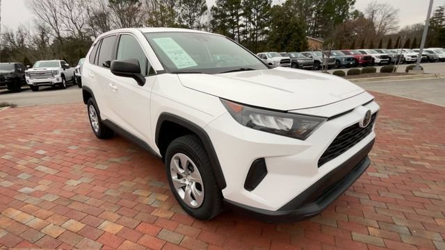 Used 2022 Toyota RAV4 LE FWD image 3