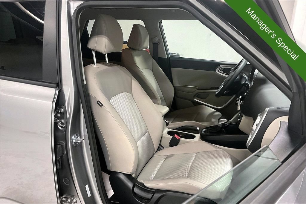 Used 2025 Kia Soul LX w/ LX Technology Package FWD image 9
