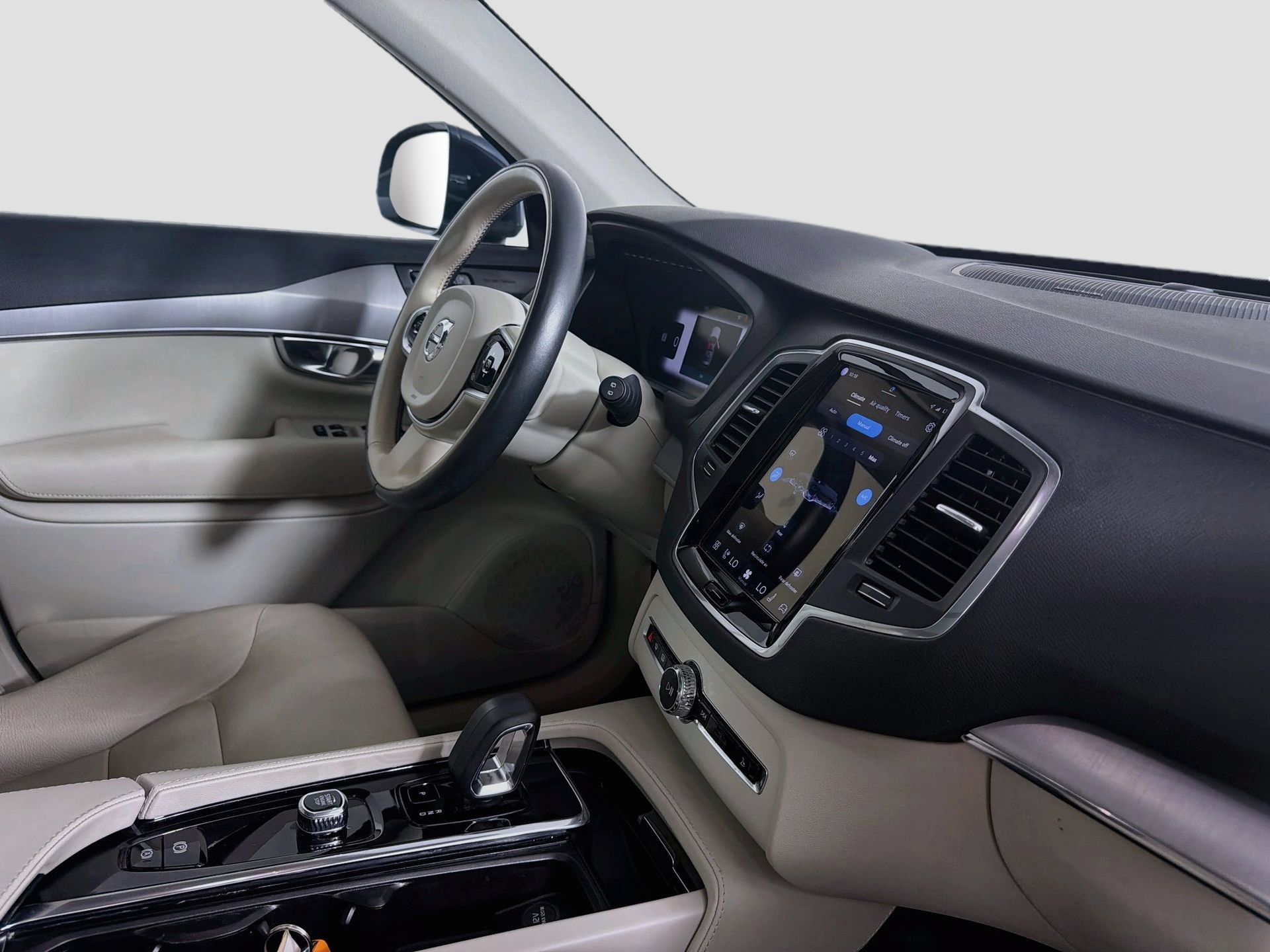 Certified 2023 Volvo XC90 B5 Core w/ Protection Package Premier AWD/4WD image 31