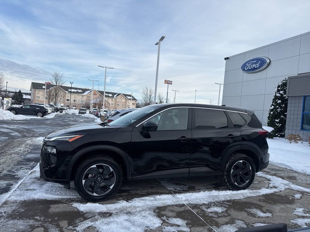 Used 2024 Nissan Rogue SV image 5