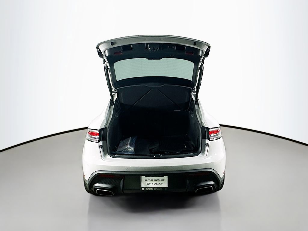 Certified 2026 Porsche Macan AWD/4WD image 28