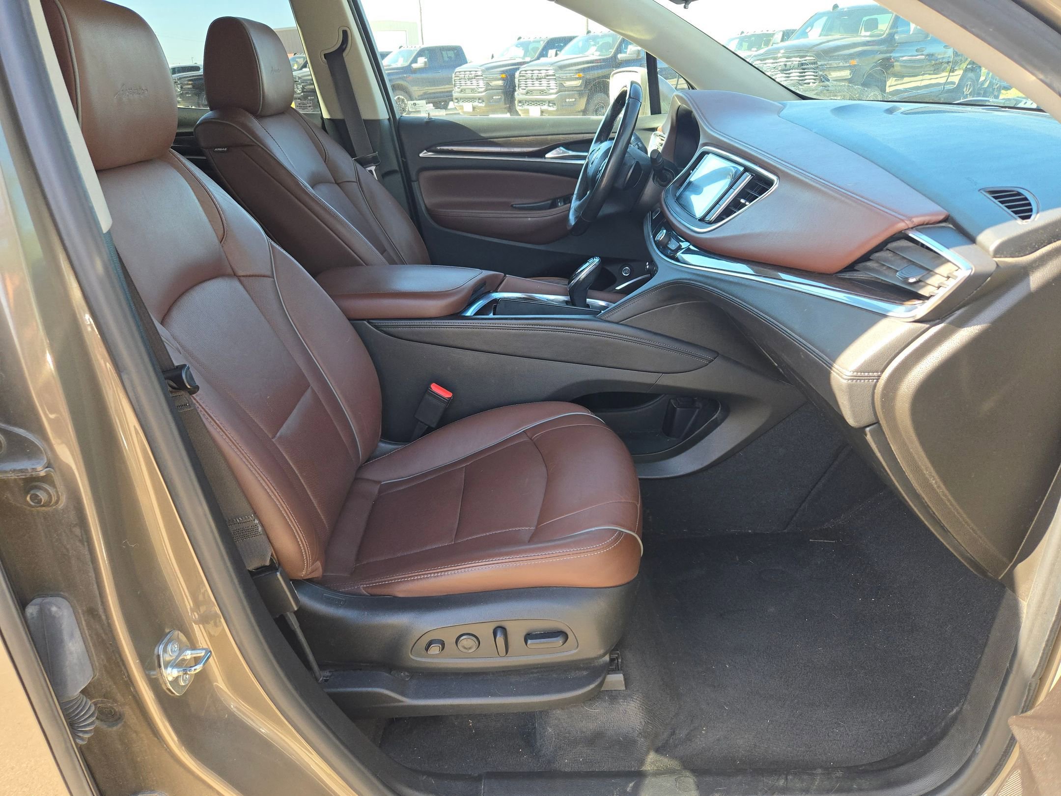 Used 2020 Buick Enclave Avenir w/ Avenir Technology Package image 28