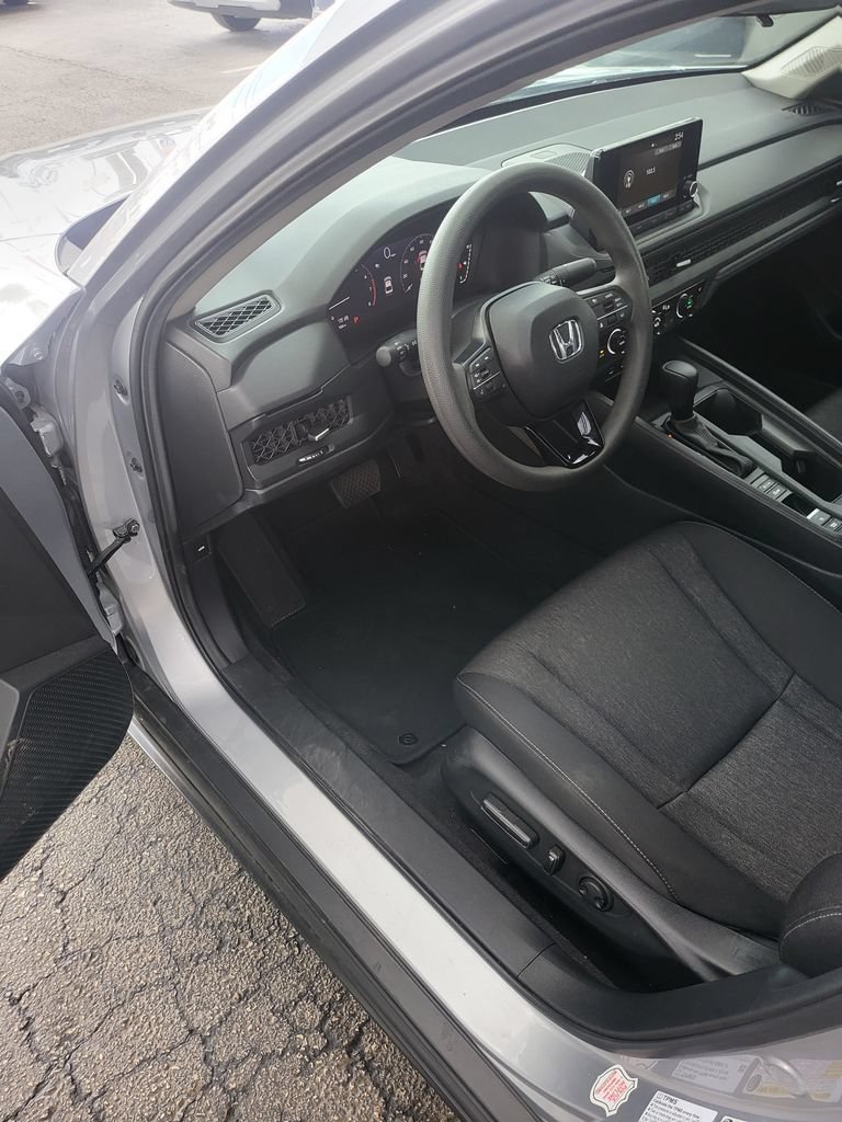 Used 2025 Honda Accord SE image 3
