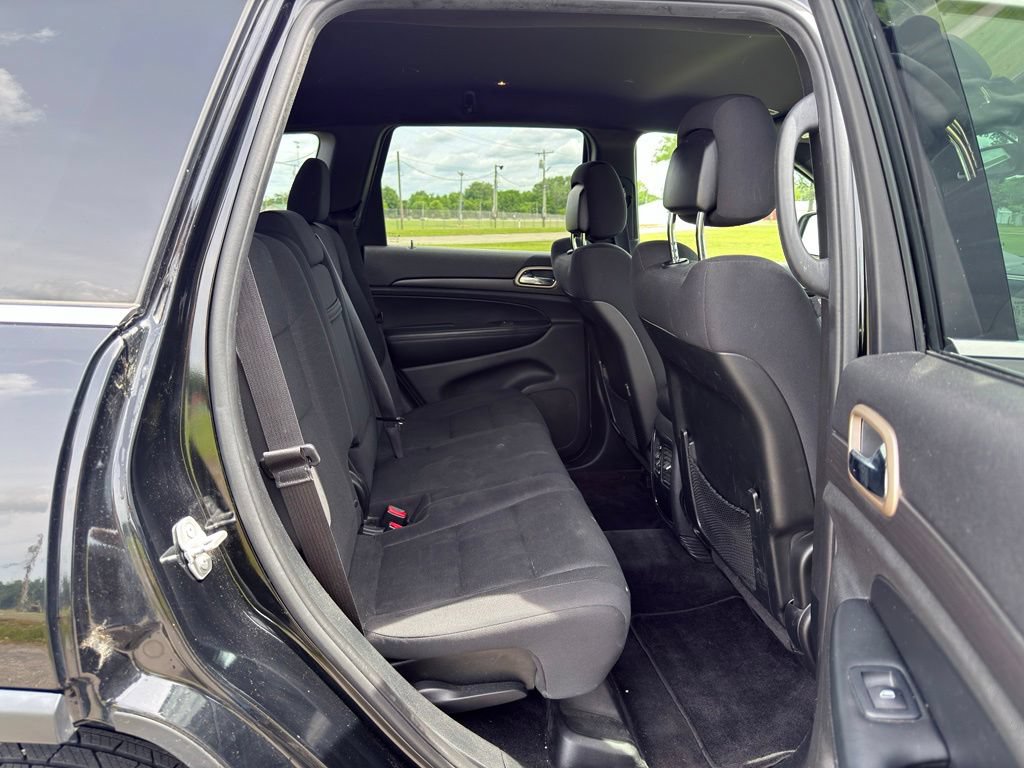 Used 2017 Jeep Grand Cherokee Laredo AWD/4WD image 30