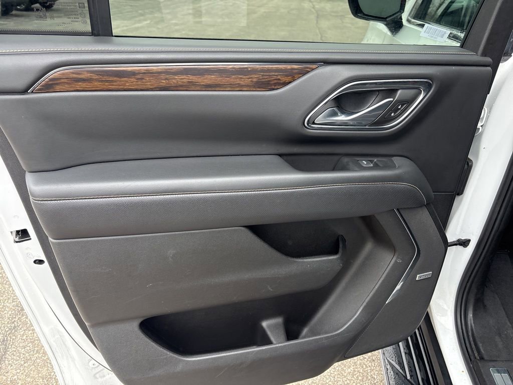 Used 2023 Chevrolet Suburban Premier image 16
