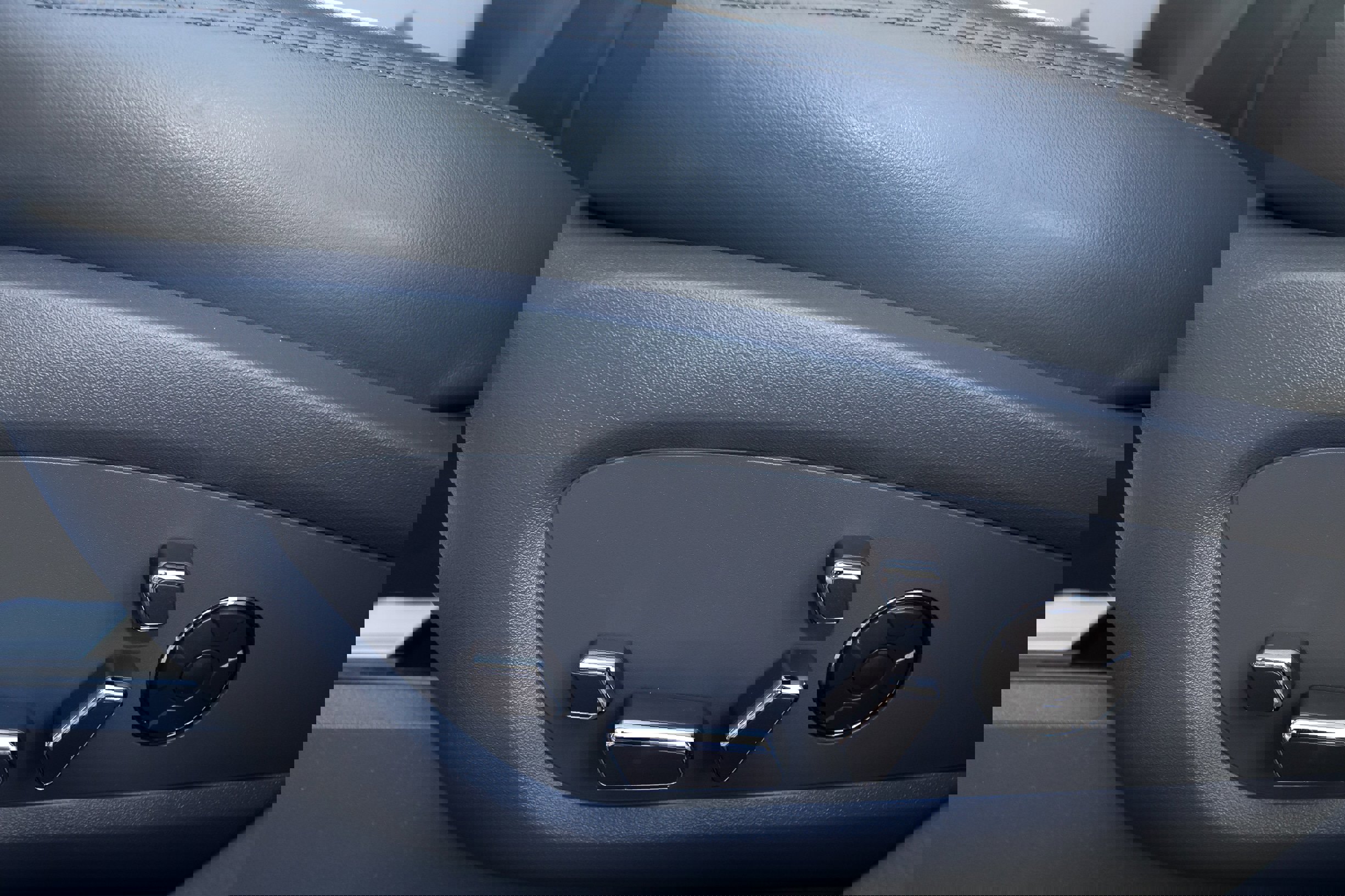 Used 2020 Lincoln Nautilus Reserve w/ Equipment Group 202A image 11