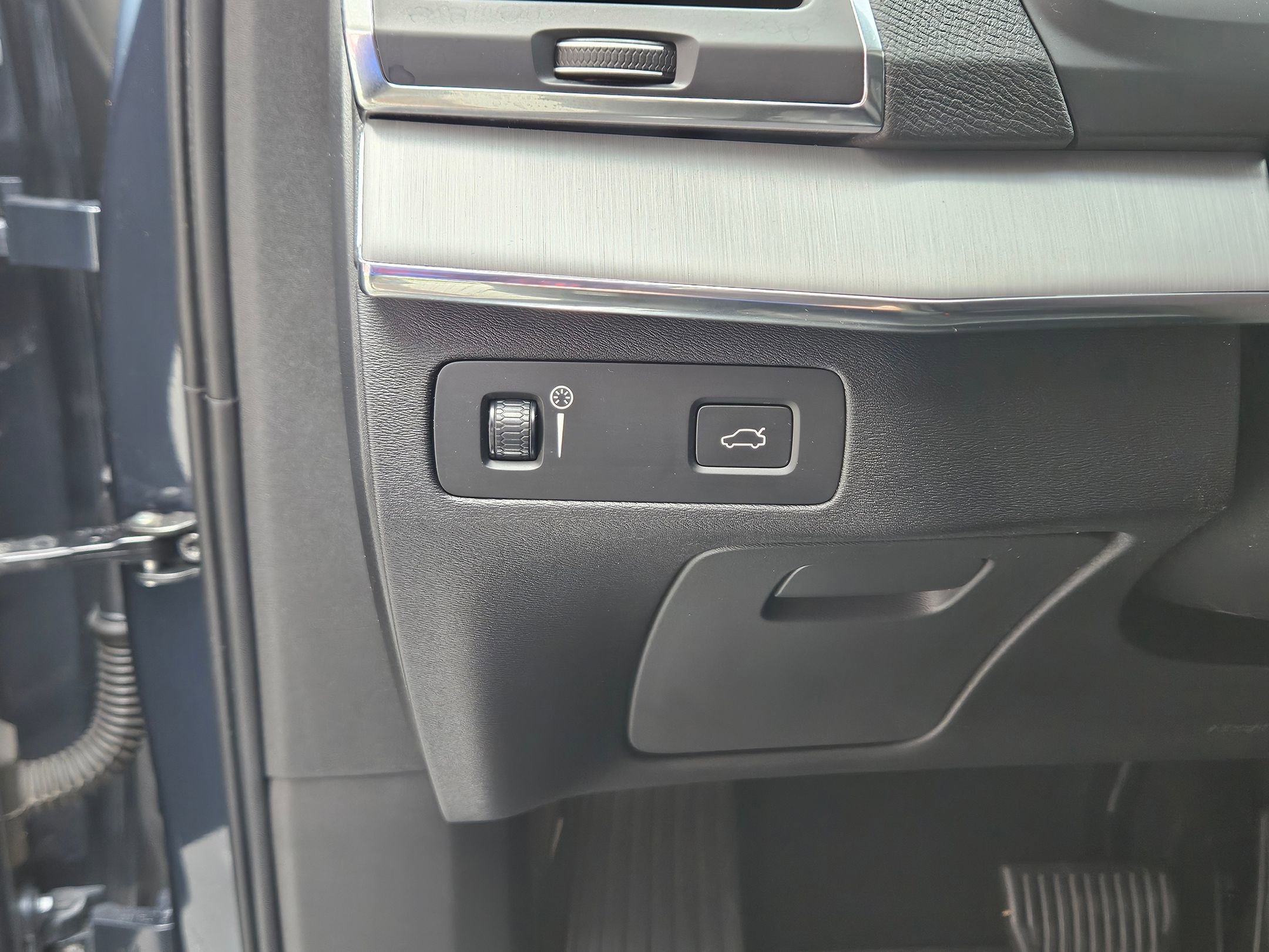 Used 2021 Volvo XC90 T5 Momentum w/ Climate Package image 19