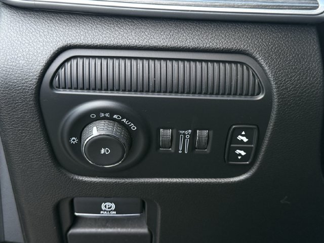 Used 2024 Jeep Wagoneer L Series II RWD image 21