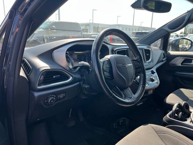 Used 2019 Chrysler Pacifica Touring Plus w/ S Appearance Package FWD image 9