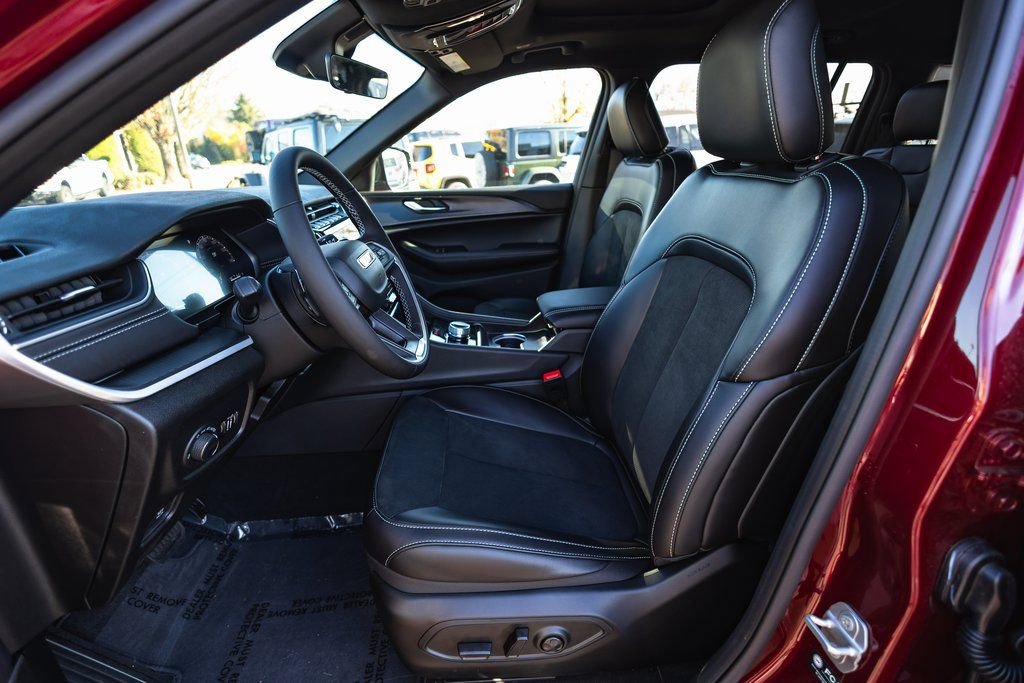 New 2025 Jeep Grand Cherokee L Altitude image 19