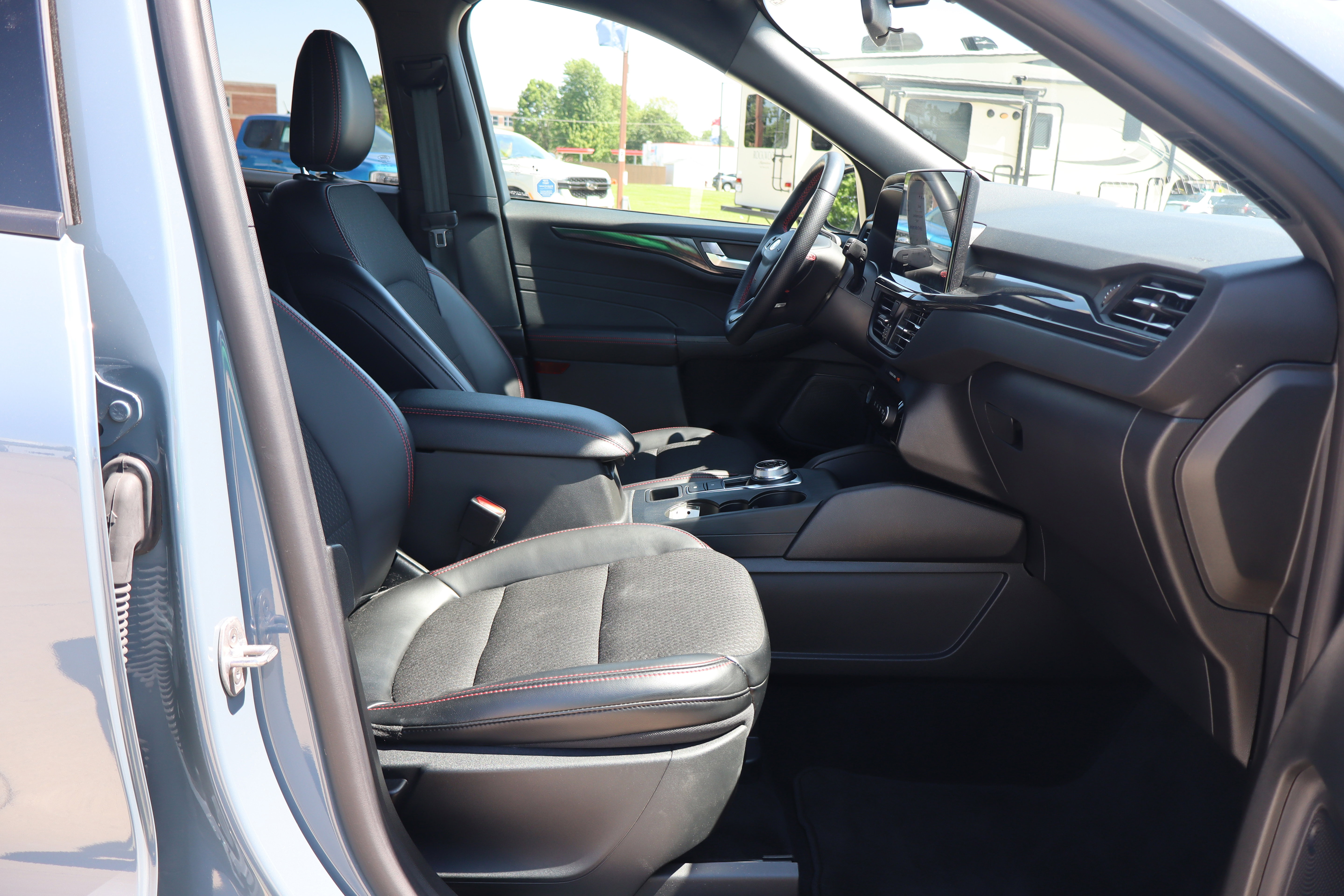 Used 2024 Ford Escape ST-Line w/ Tech Pack #1 AWD/4WD image 13