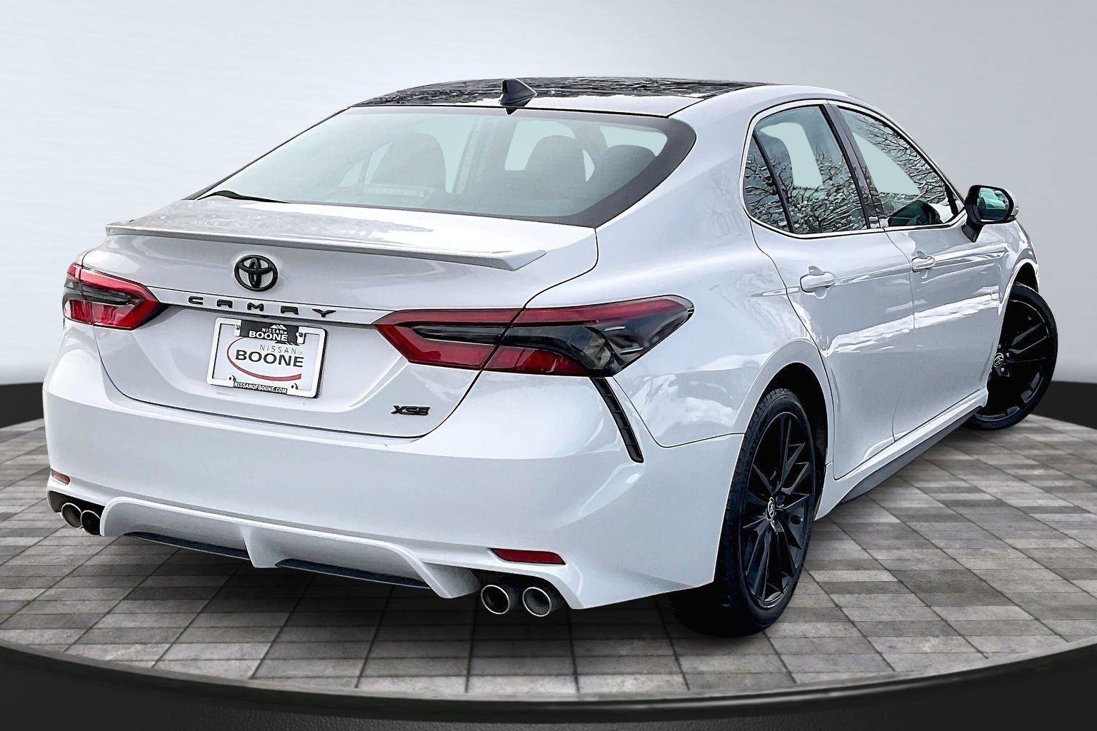Used 2022 Toyota Camry XSE image 14