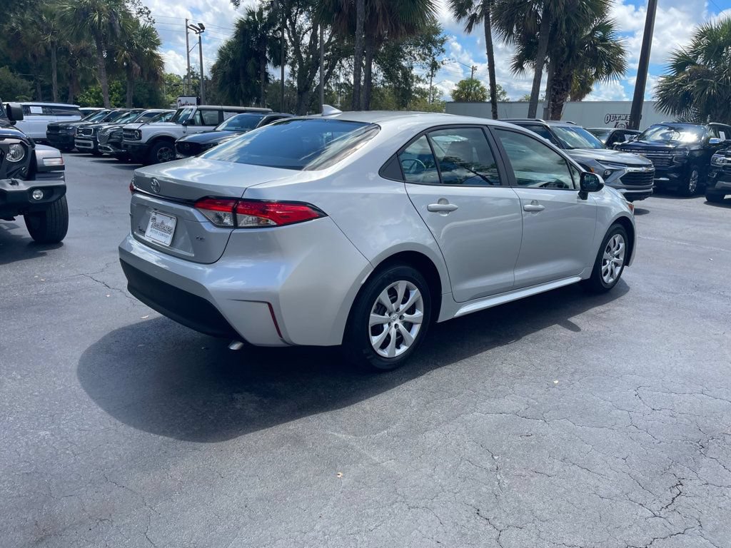 Used 2025 Toyota Corolla LE FWD image 5