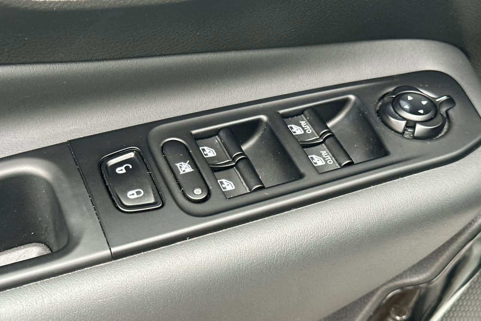 Used 2023 Jeep Renegade Altitude image 13