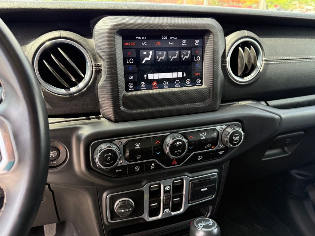 Used 2018 Jeep Wrangler Unlimited Sahara AWD/4WD image 19