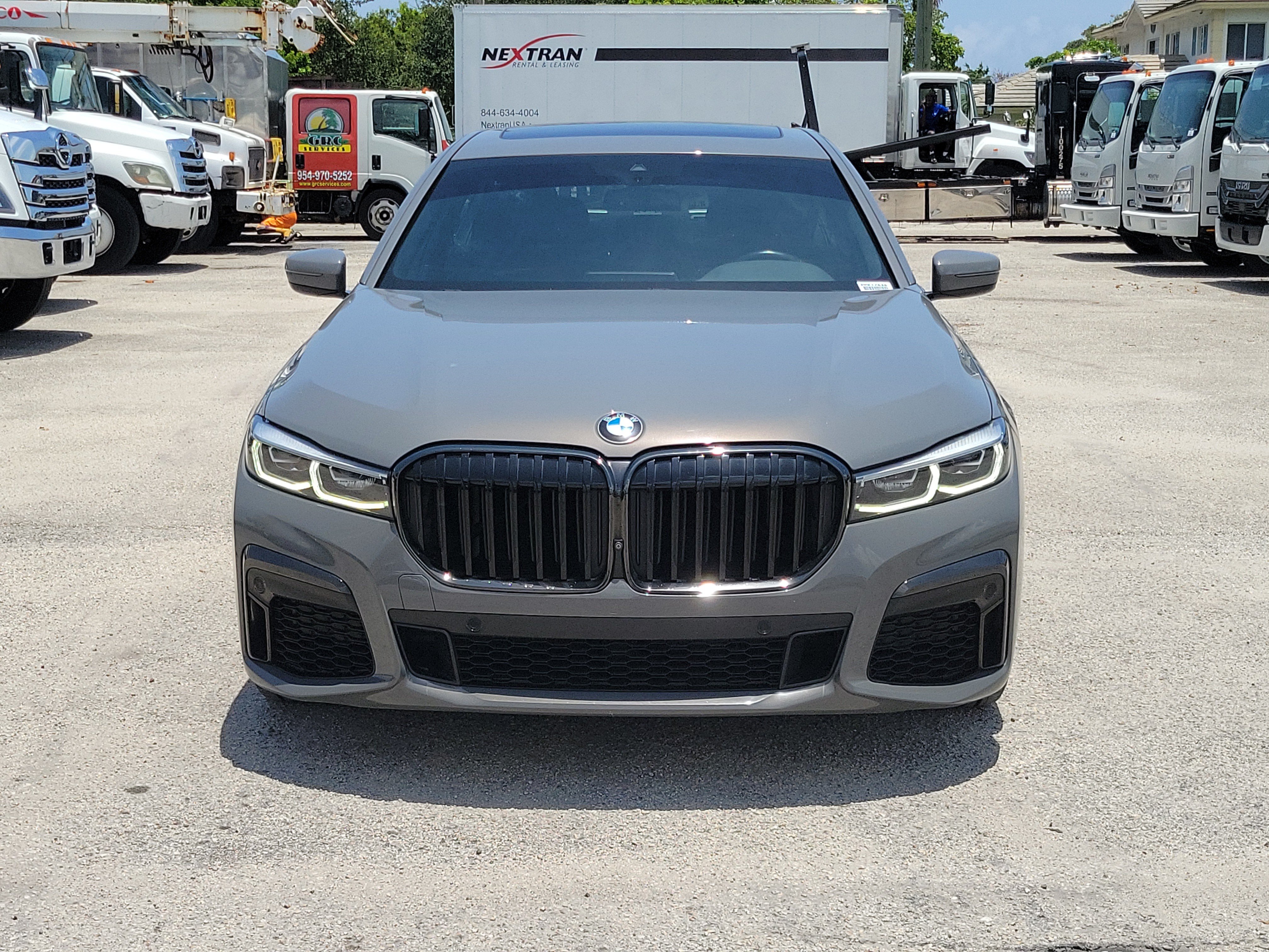 Used 2022 BMW 740i w/ M Sport Package RWD image 8