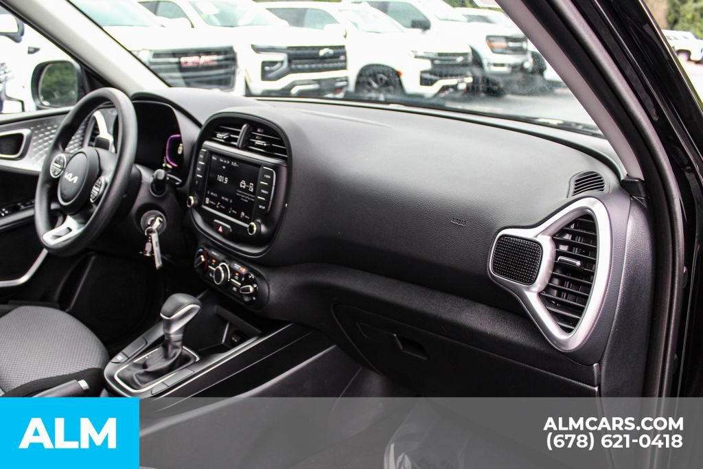 Used 2025 Kia Soul LX w/ LX Technology Package FWD image 24