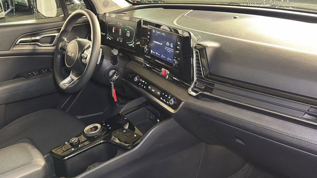 Used 2023 Kia Sportage LX image 9