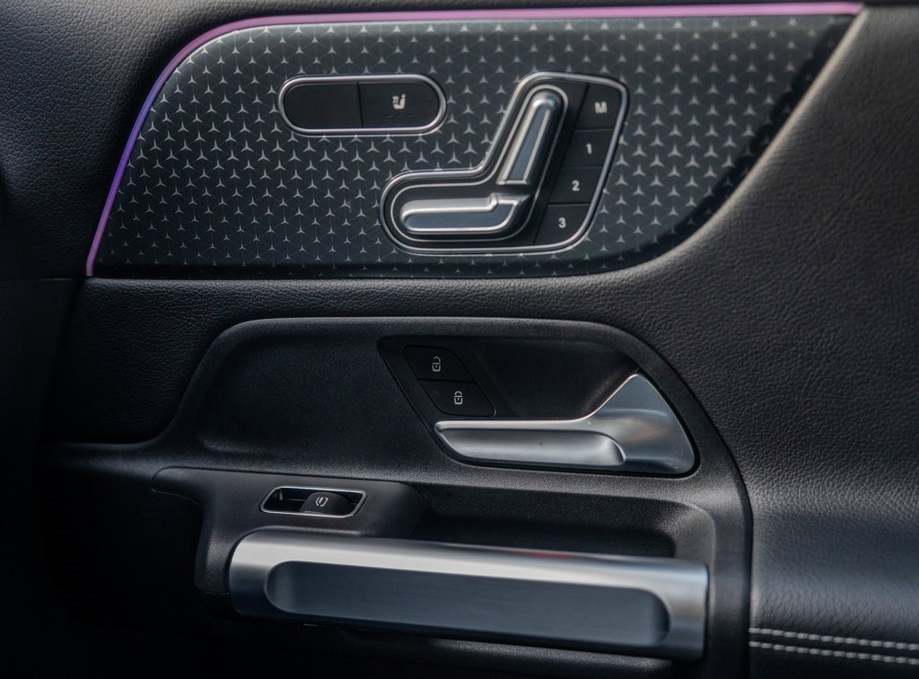 Used 2024 Mercedes-Benz GLB 250 4MATIC image 15