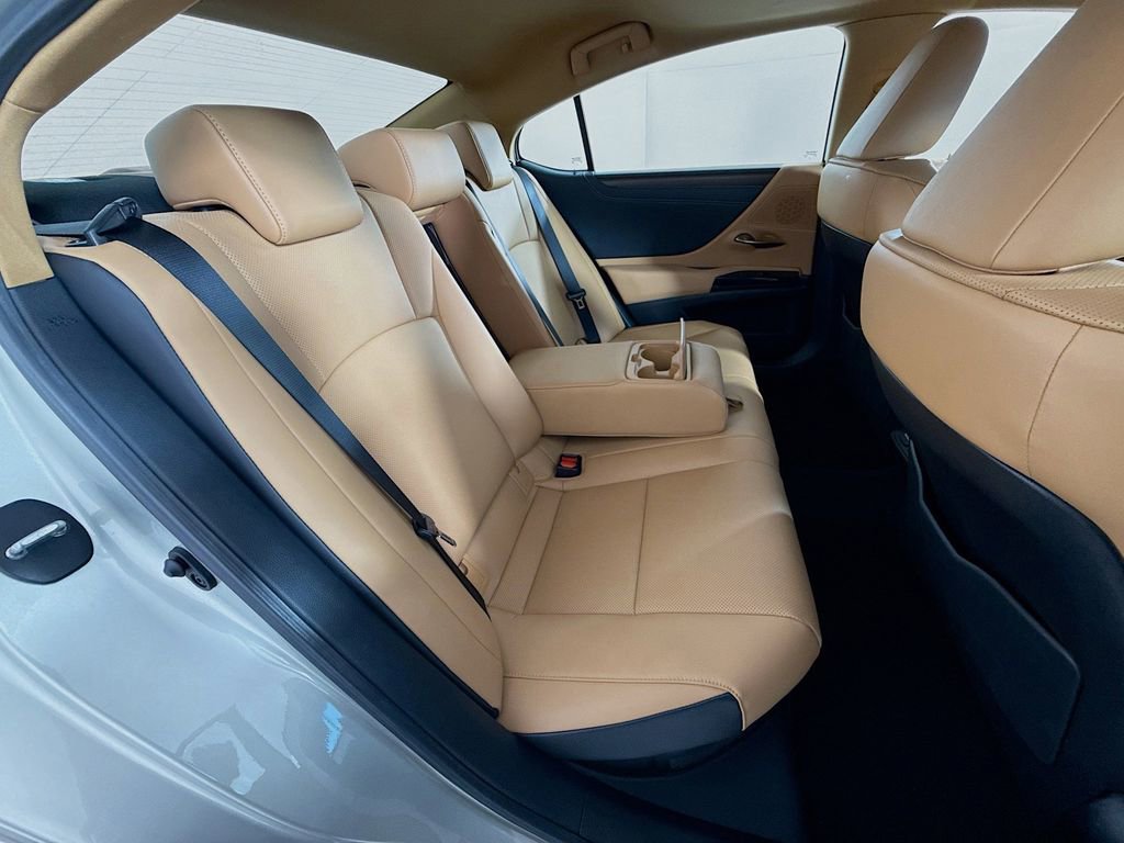 Certified 2025 Lexus ES 300h w/ Premium Package image 28