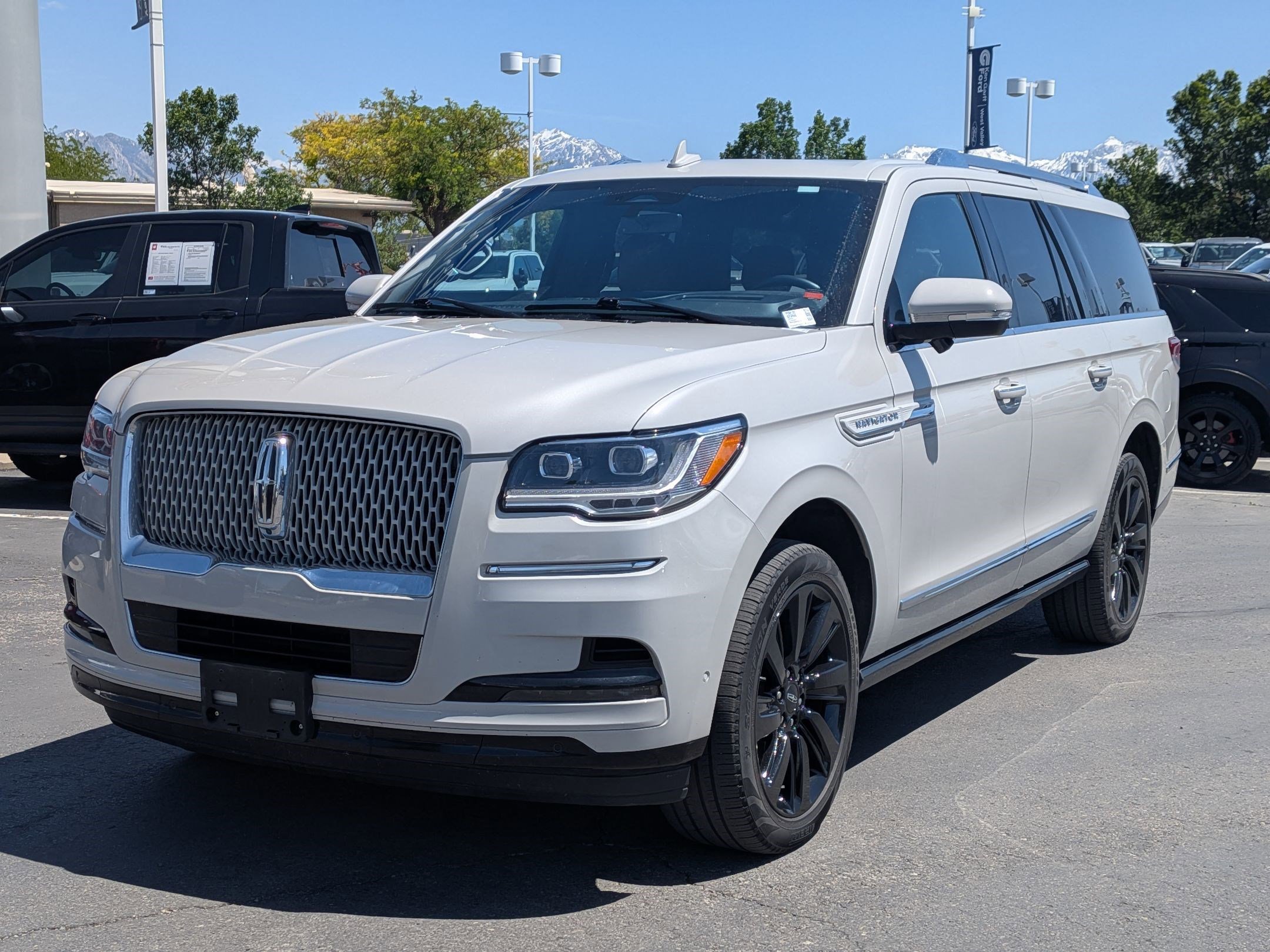 Used 2024 Lincoln Navigator L Reserve AWD/4WD image 10