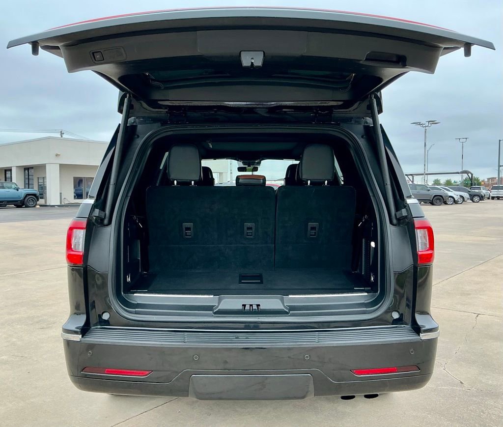 Used 2020 Lincoln Navigator Reserve w/ Equipment Group 208A Reserve AWD/4WD image 17