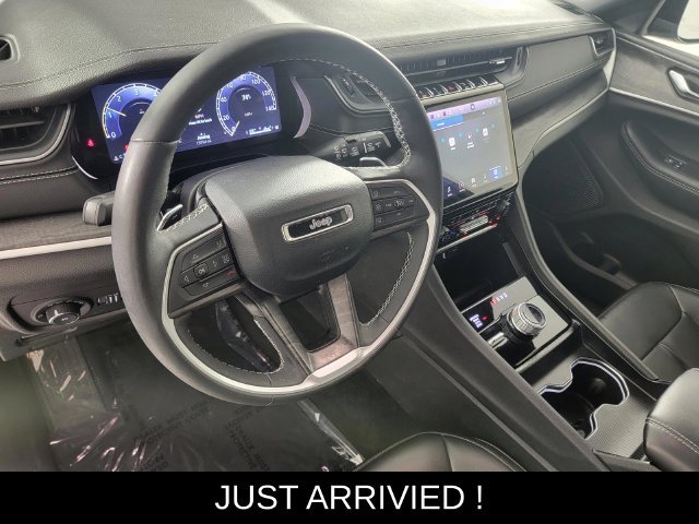 Used 2024 Jeep Grand Cherokee Limited AWD/4WD image 12