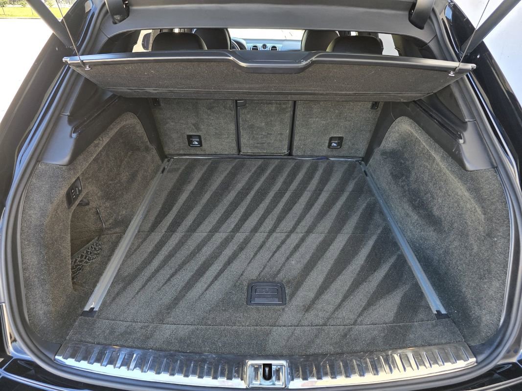 Used 2017 Bentley Bentayga image 33