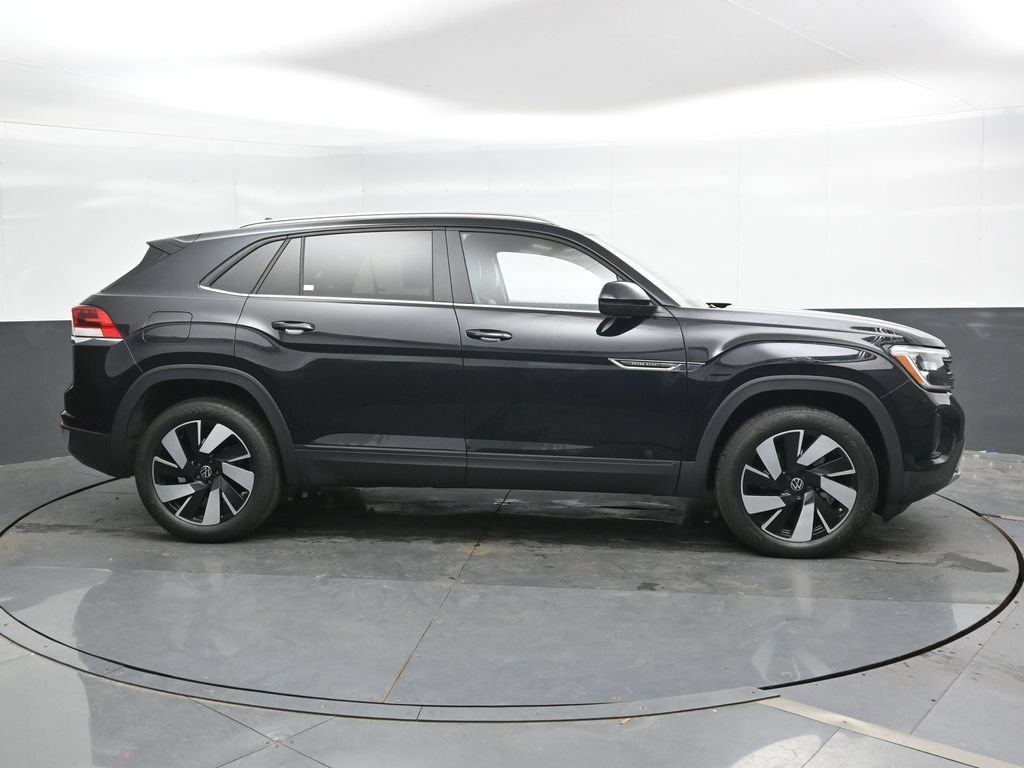 Used 2024 Volkswagen Atlas Cross Sport SE AWD/4WD image 3