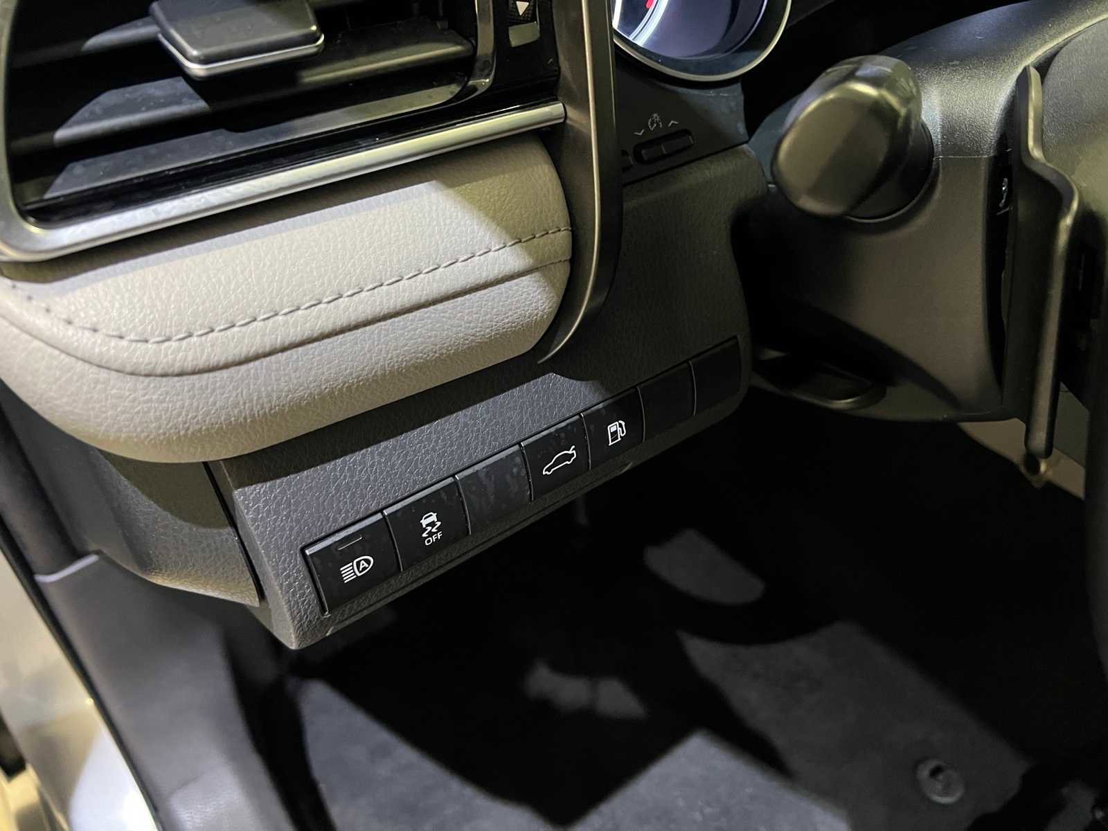 Used 2018 Toyota Camry SE image 16