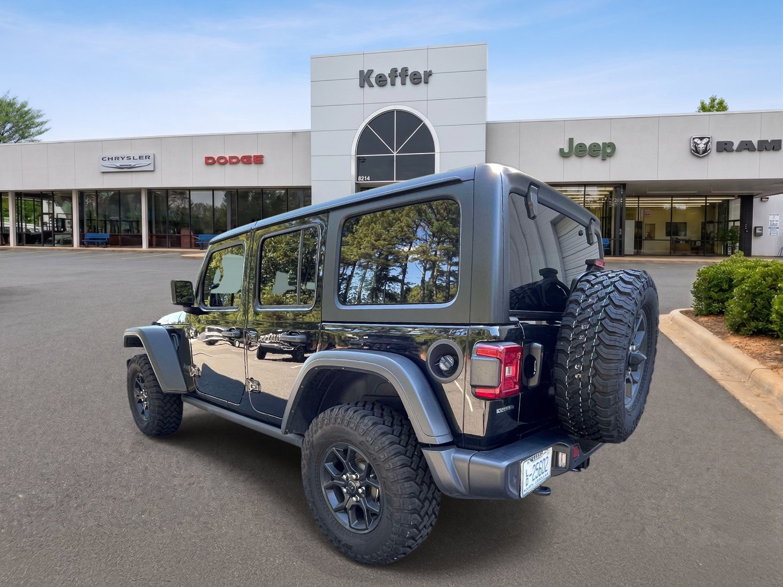 Used 2025 Jeep Wrangler Unlimited Sport AWD/4WD image 4