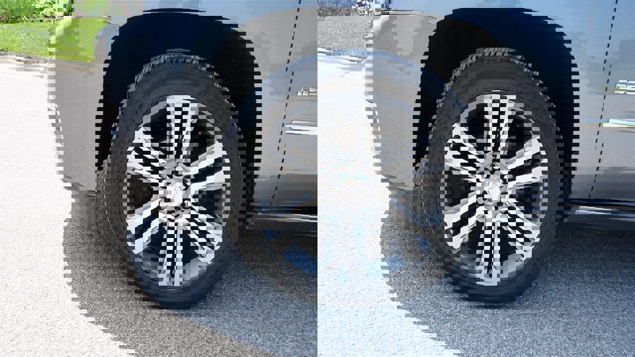 Used 2018 GMC Yukon Denali image 29