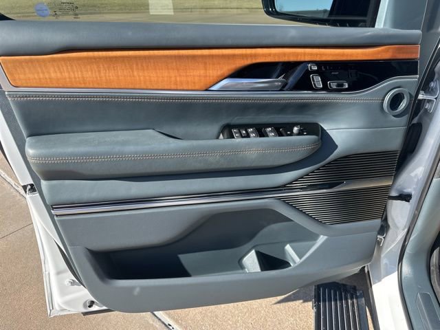 Used 2022 Jeep Grand Wagoneer Series III w/ Rear Seat Video Group 1 image 9
