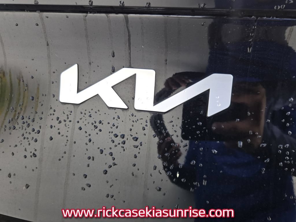 Used 2024 Kia Sportage EX FWD image 5