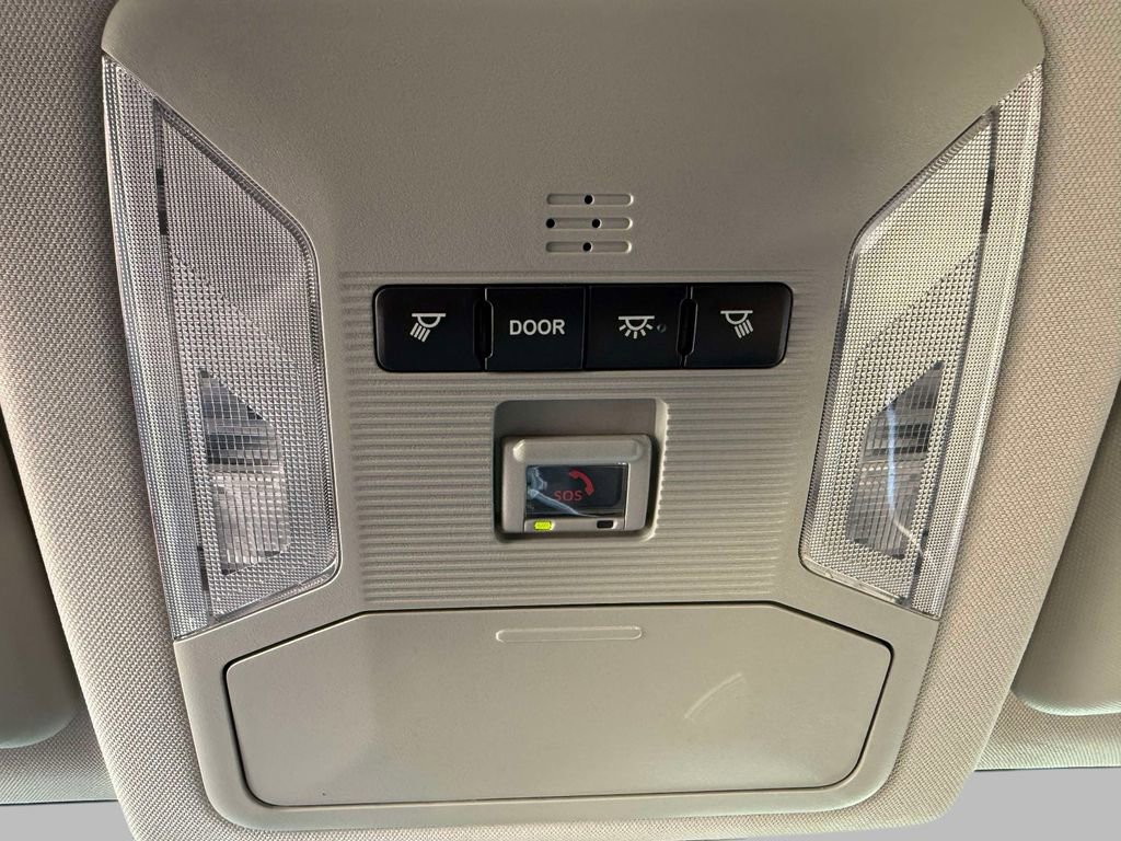 Used 2021 Toyota RAV4 LE AWD/4WD image 25