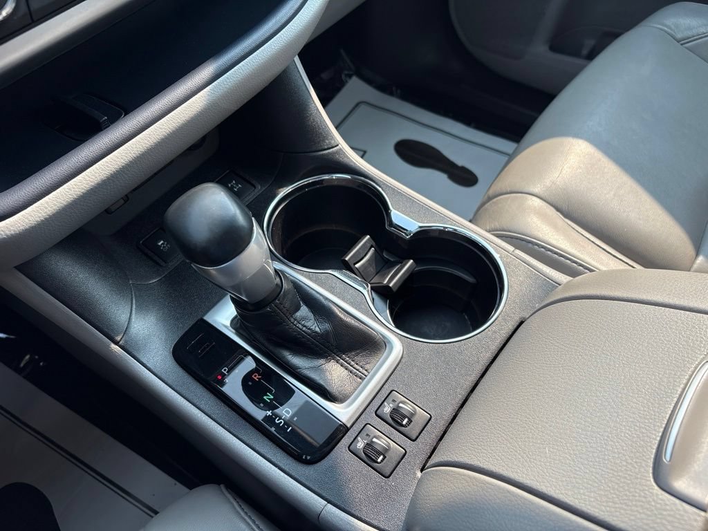 Used 2018 Toyota Highlander XLE AWD/4WD image 18