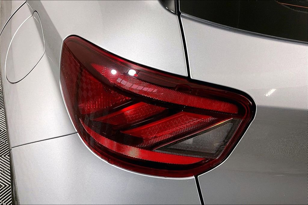 Used 2022 Hyundai Venue SEL image 28