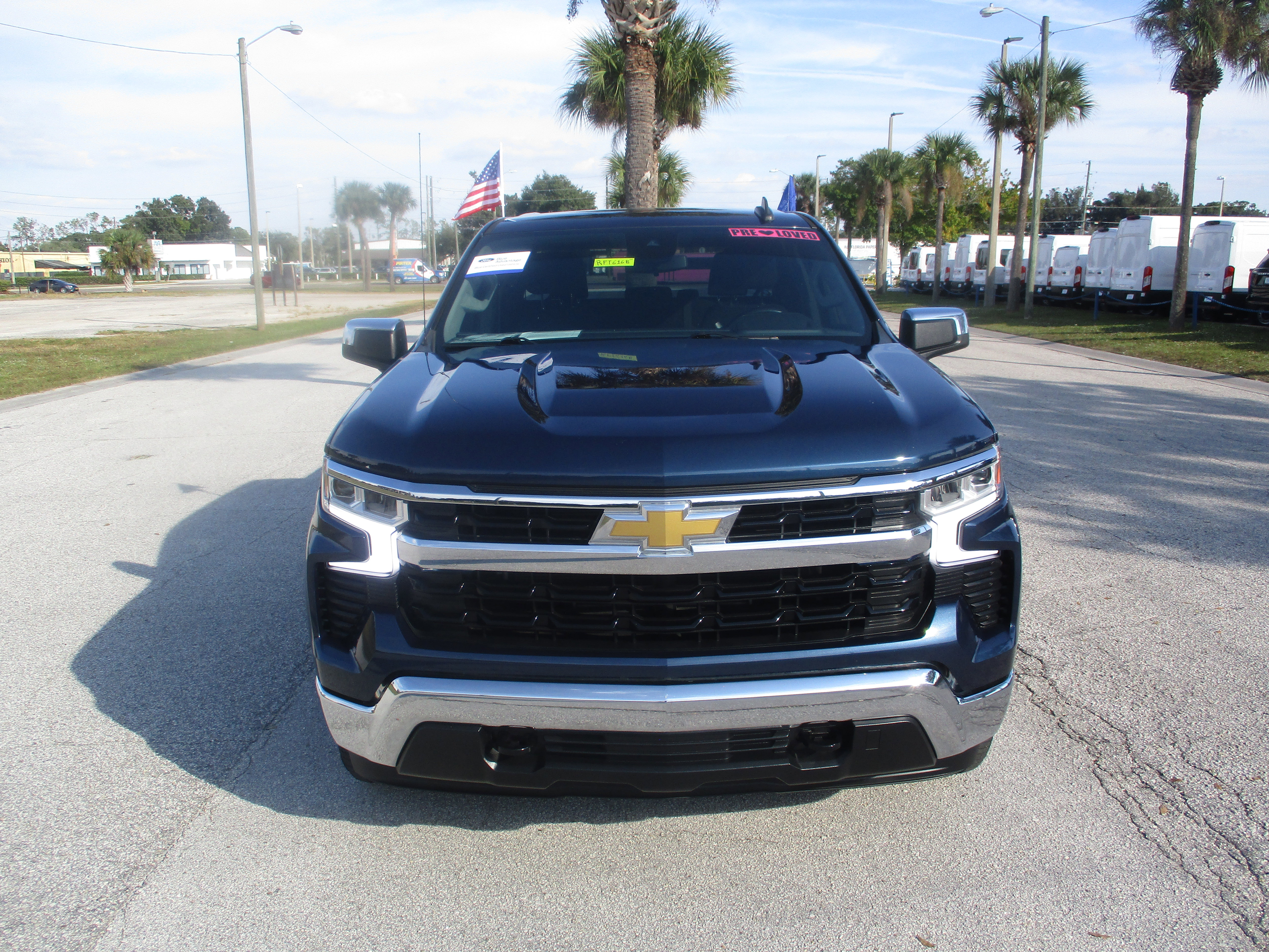 Used 2022 Chevrolet Silverado 1500 LT image 2