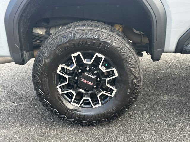 Used 2025 GMC Sierra 2500 AT4X image 19