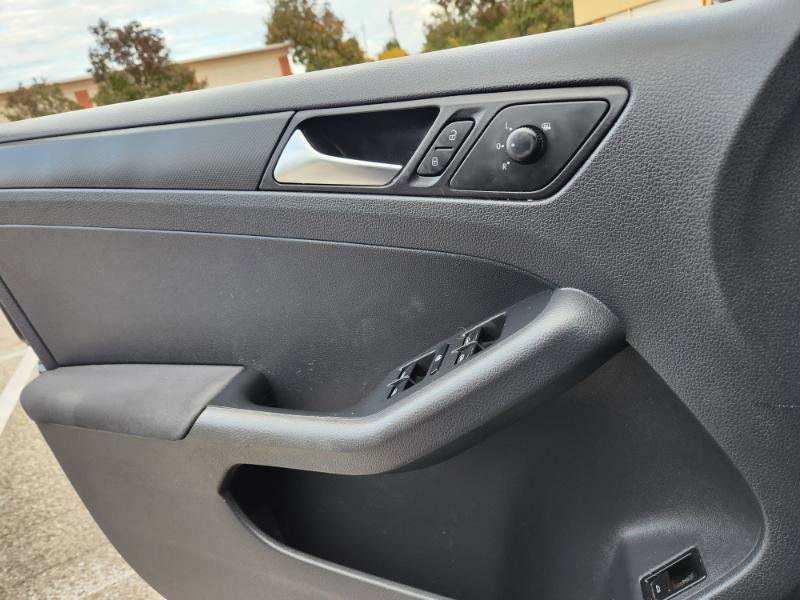 Used 2011 Volkswagen Jetta S image 14