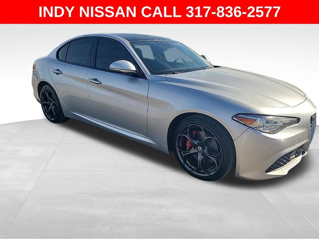 Used 2017 Alfa Romeo Giulia Ti w/ TI 19" Sport Package image 5
