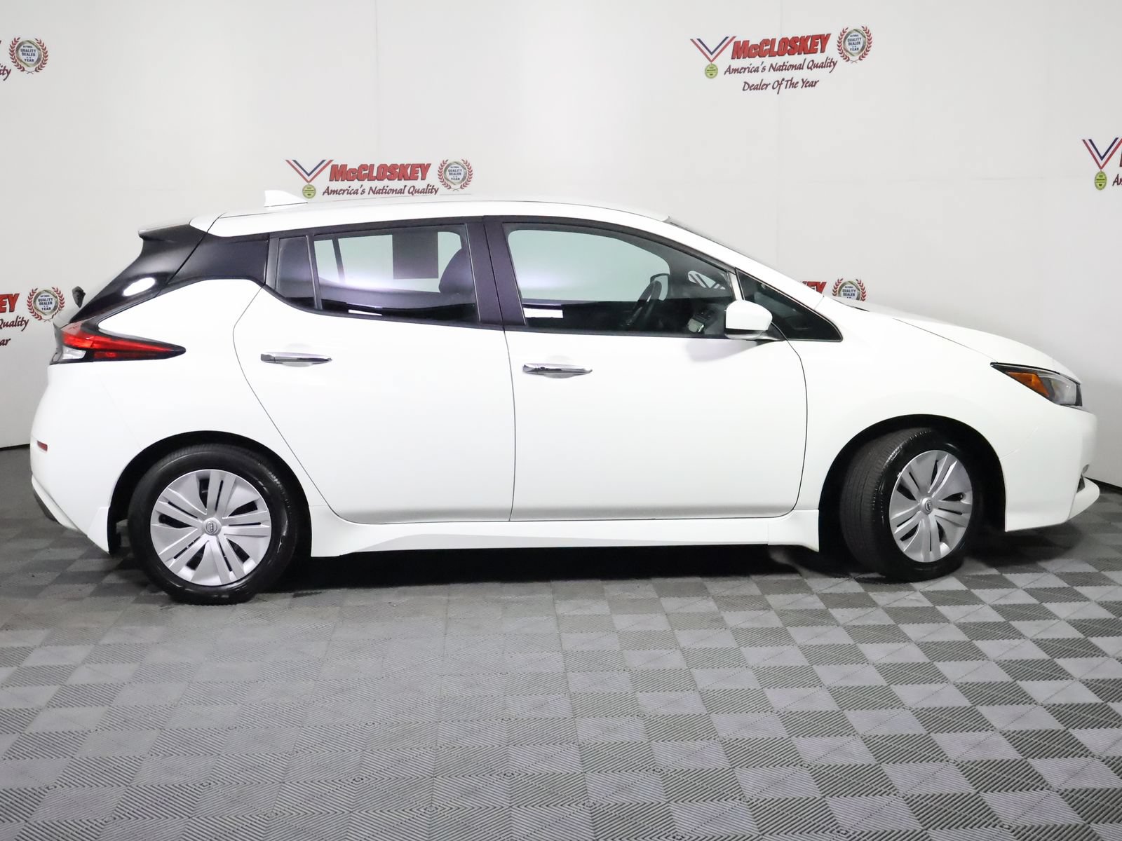 Used 2025 Nissan Leaf S FWD image 3