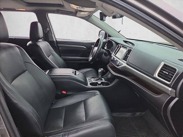 Used 2017 Toyota Highlander Limited AWD/4WD image 19