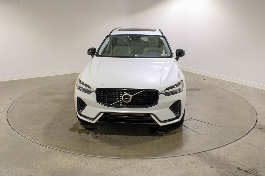 Used 2025 Volvo XC60 T8 Core w/ Climate Package image 8